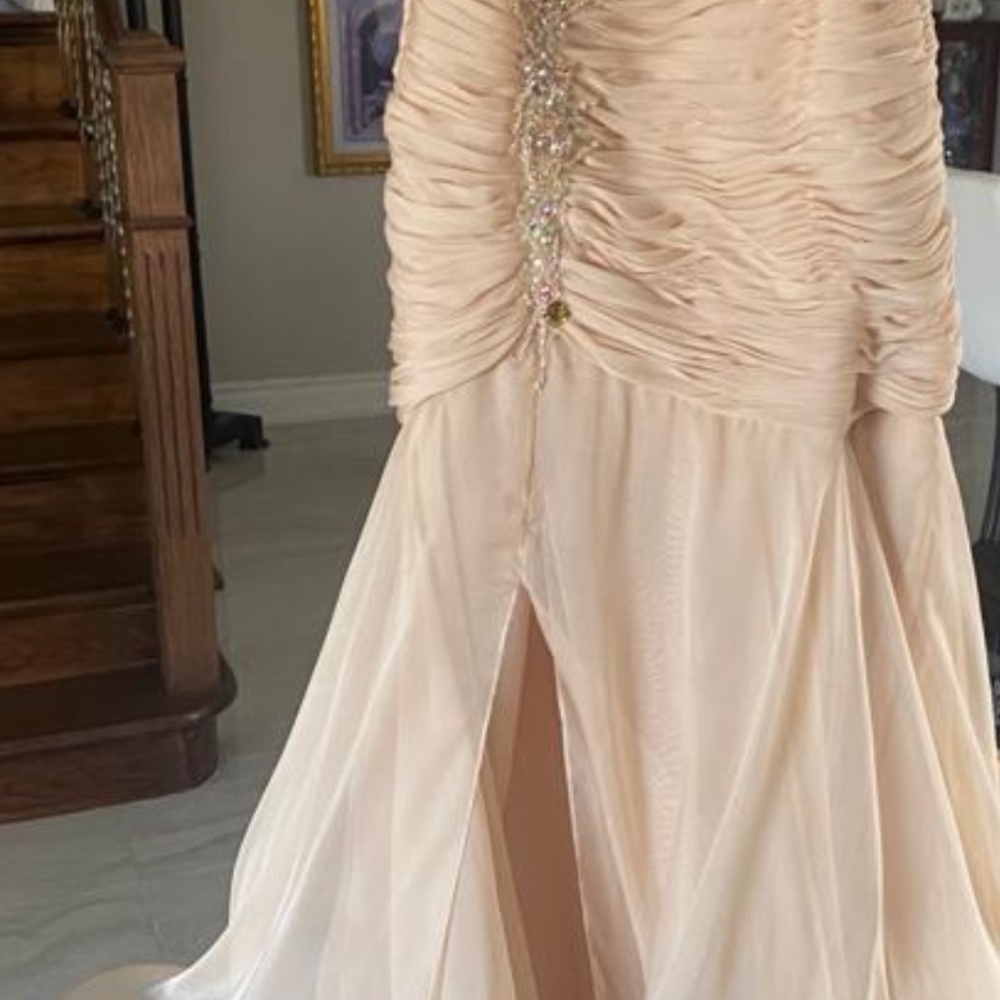 Dresses - Picture 8 of 8